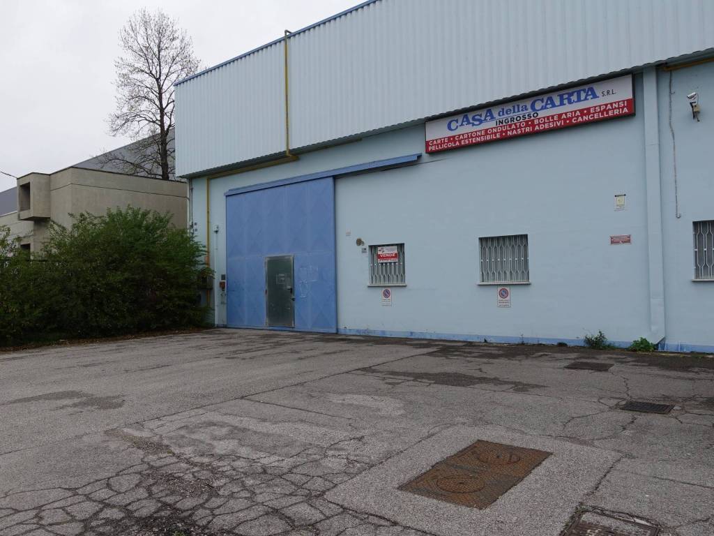 locale commerciale in vendita a Rubano in zona Sarmeola