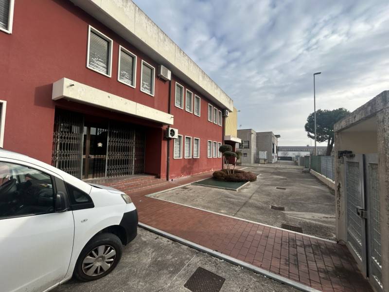 locale di sgombero in vendita a Rubano