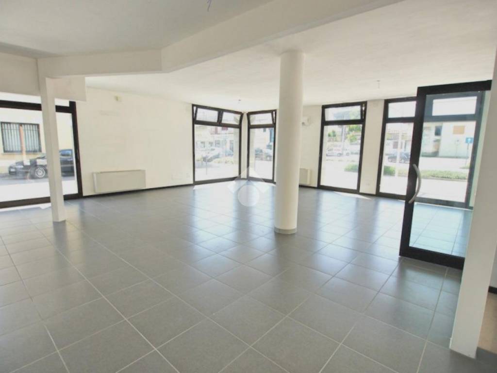 negozio in vendita a Saccolongo in zona Creòla