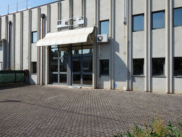 locale commerciale in vendita a Saccolongo