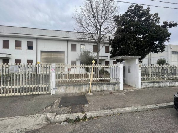 locale commerciale in vendita a Saccolongo