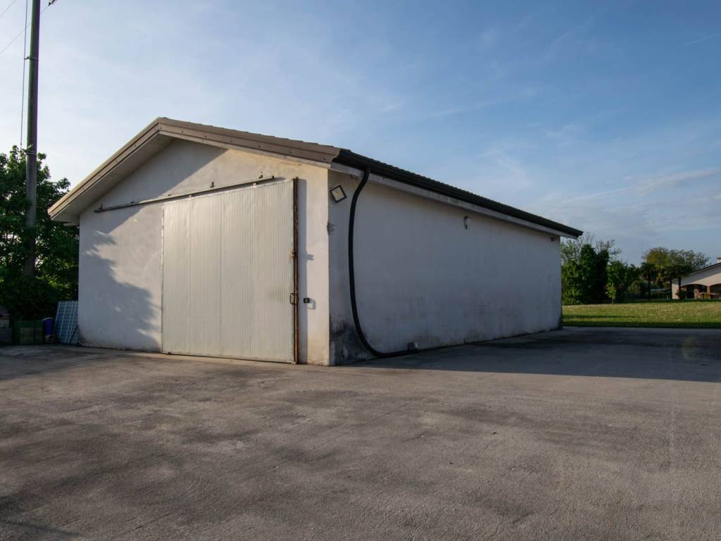 locale commerciale in vendita a San Giorgio delle Pertiche