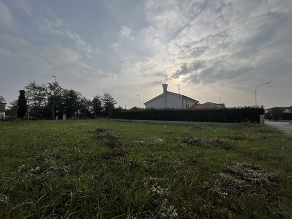 terreno edificabile in vendita a San Martino di Lupari in zona Campagnalta