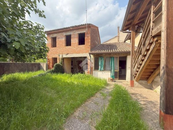 casa indipendente in vendita a San Martino di Lupari in zona Lovari