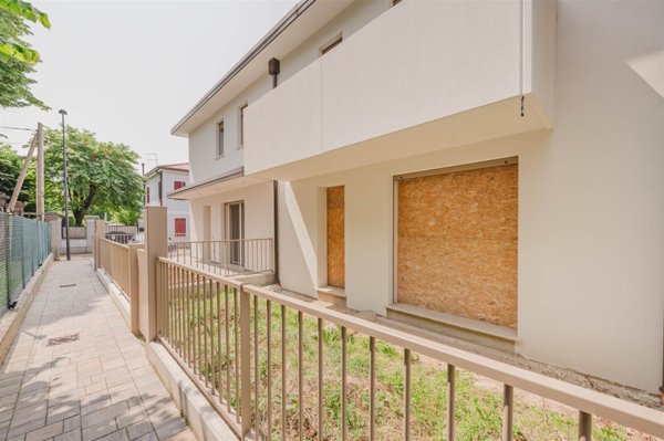 casa indipendente in vendita a San Martino di Lupari in zona Monastiero