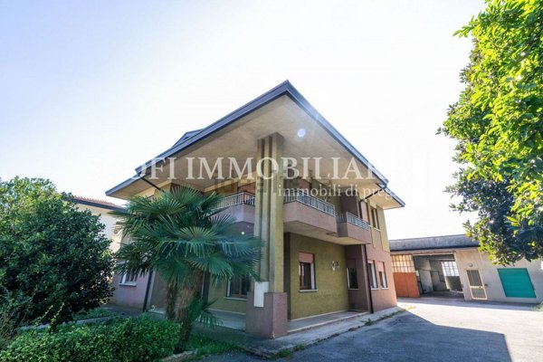 casa indipendente in vendita a San Martino di Lupari in zona Lovari