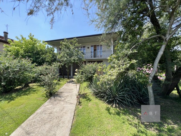 casa indipendente in vendita a San Martino di Lupari in zona Lovari