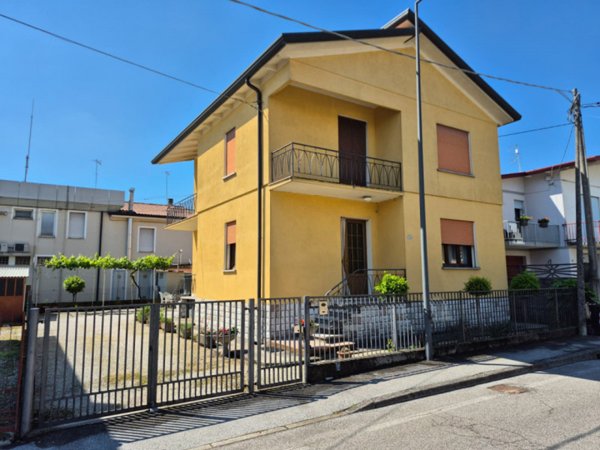 casa indipendente in vendita a San Martino di Lupari in zona Monastiero