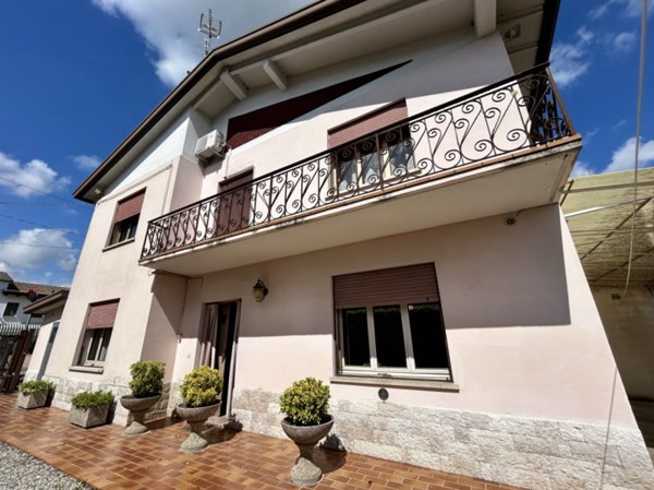casa indipendente in vendita a San Martino di Lupari in zona Campretto