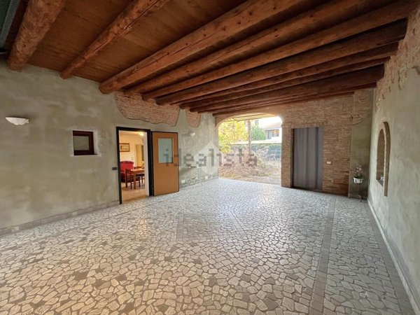casa indipendente in vendita a San Martino di Lupari in zona Lovari