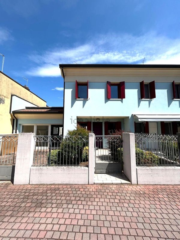 casa indipendente in vendita a San Martino di Lupari in zona Lovari