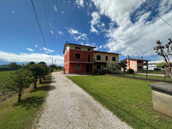 casa indipendente in vendita a San Martino di Lupari in zona Lovari