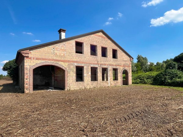 casa indipendente in vendita a San Pietro in Gu