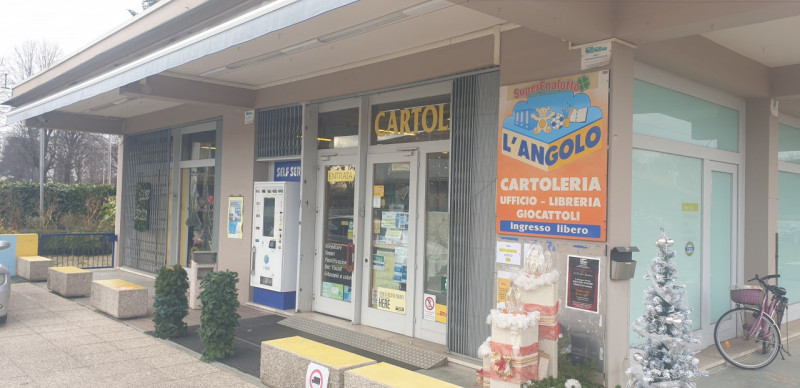 locale commerciale in vendita a San Pietro in Gu