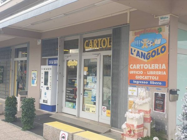 negozio in vendita a San Pietro in Gu