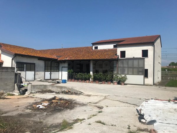 casa indipendente in vendita a San Pietro in Gu