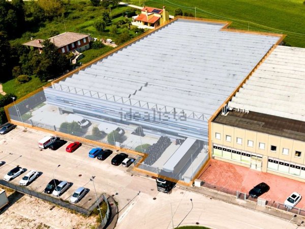 locale di sgombero in vendita a San Pietro in Gu
