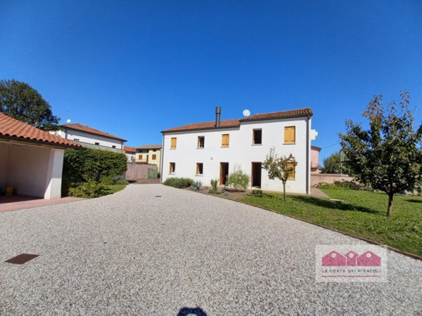 casa indipendente in vendita a San Pietro in Gu
