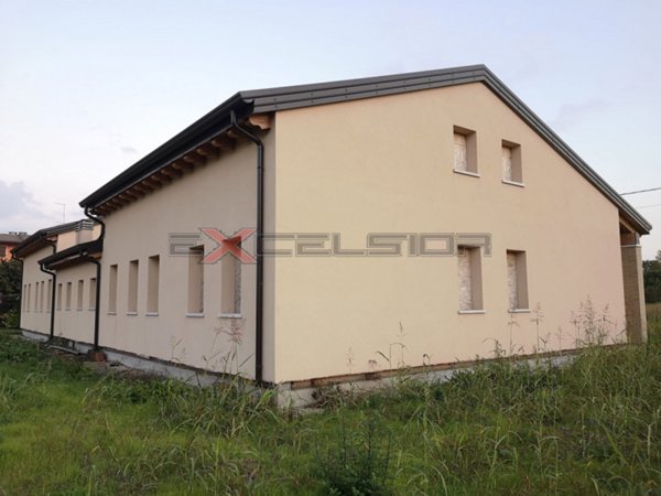 casa indipendente in vendita a San Pietro Viminario in zona Vanzo