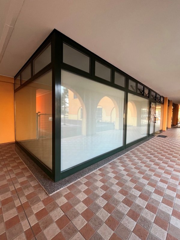 locale commerciale in vendita a San Pietro Viminario