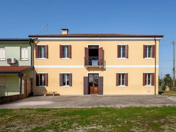 casa indipendente in vendita a San Pietro Viminario