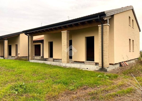 casa indipendente in vendita a San Pietro Viminario in zona Vanzo