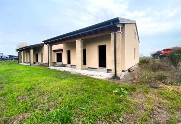 casa indipendente in vendita a San Pietro Viminario in zona Vanzo