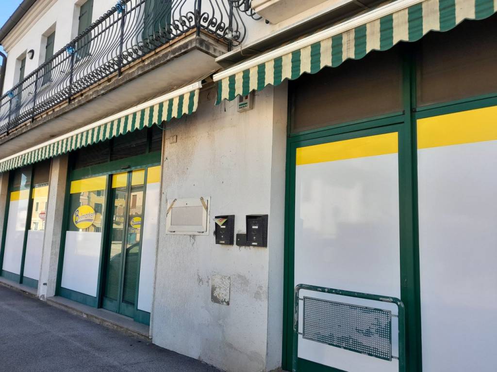 negozio in vendita a San Pietro Viminario in zona Vanzo