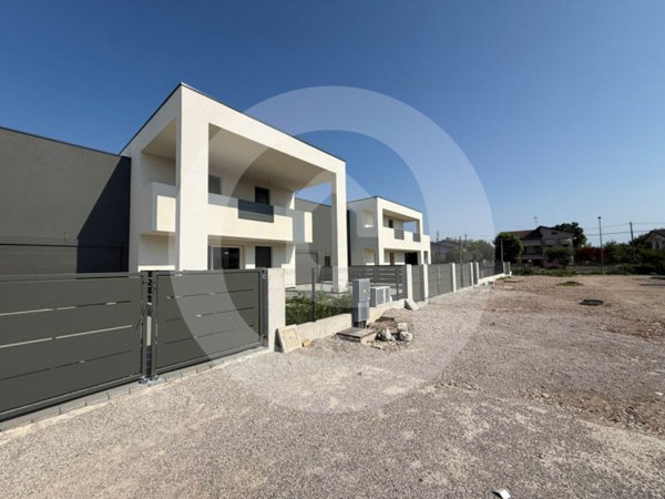 casa semindipendente in vendita a Santa Giustina in Colle in zona Fratte