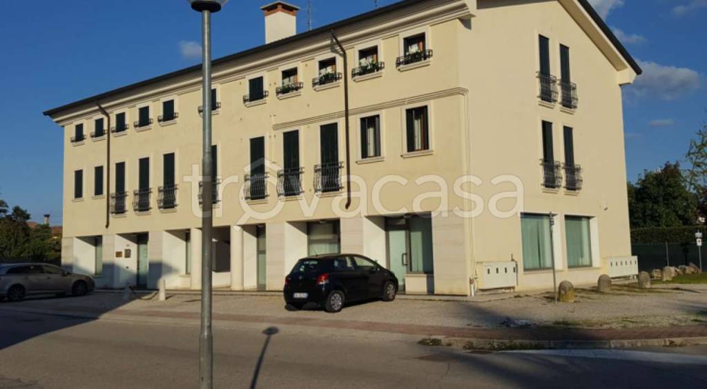 negozio in vendita a Santa Giustina in Colle