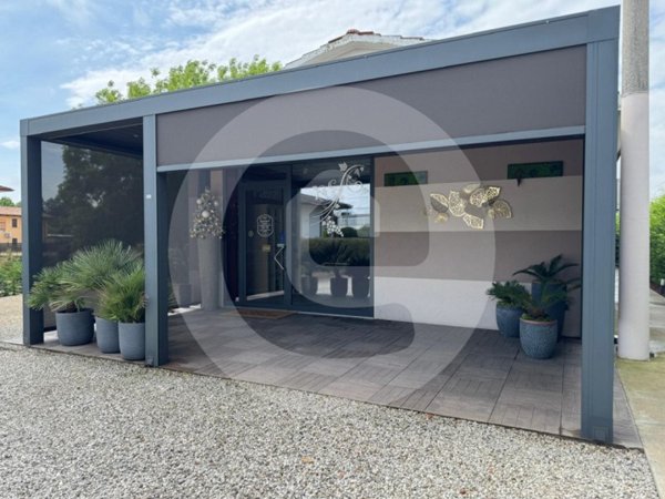 negozio in vendita a Santa Giustina in Colle in zona Fratte