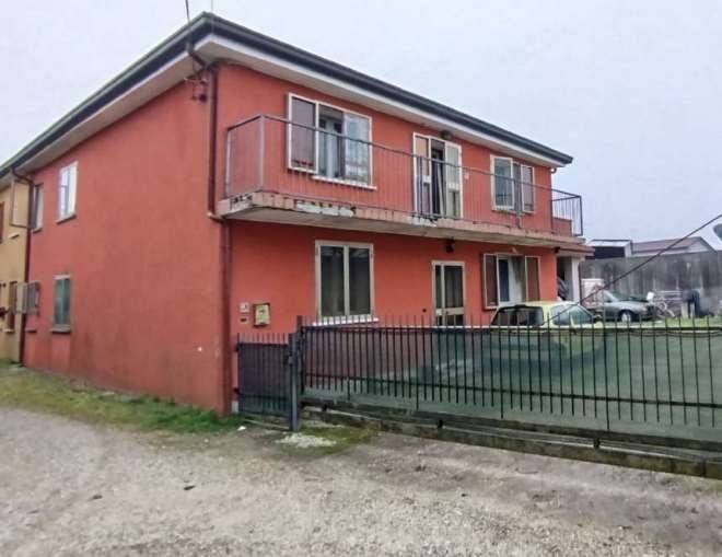 casa indipendente in vendita a Santa Giustina in Colle