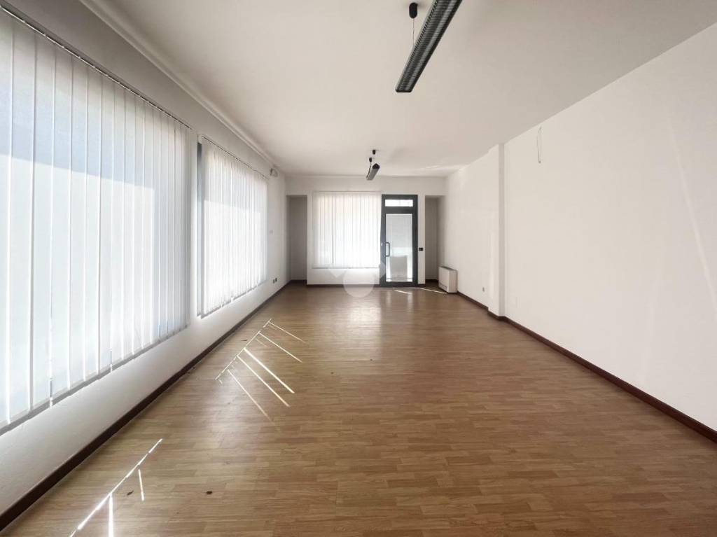 negozio in vendita a Santa Giustina in Colle