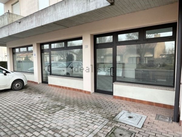 negozio in vendita a Santa Giustina in Colle