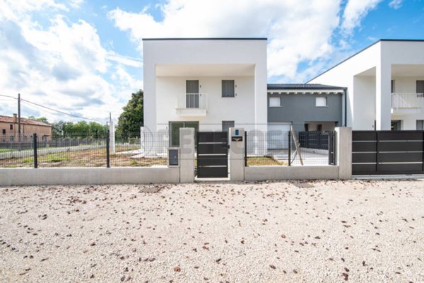 casa indipendente in vendita a Santa Giustina in Colle