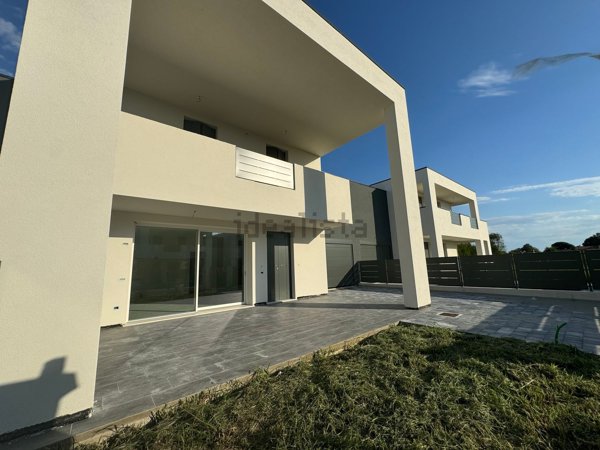 casa indipendente in vendita a Santa Giustina in Colle in zona Fratte