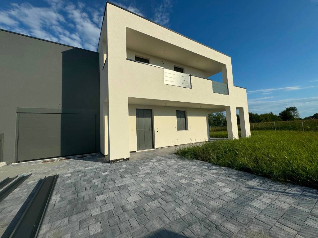 casa indipendente in vendita a Santa Giustina in Colle in zona Fratte