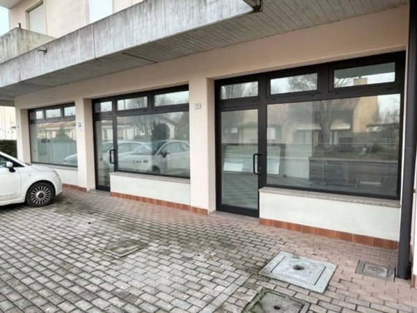 negozio in vendita a Santa Giustina in Colle