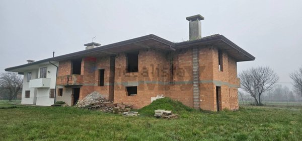 casa indipendente in vendita a Santa Giustina in Colle in zona Fratte