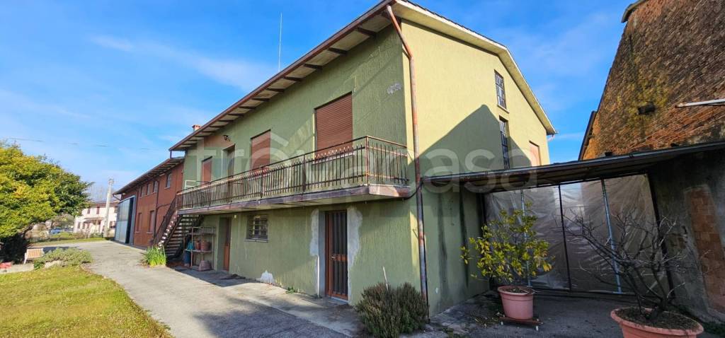 casa indipendente in vendita a Santa Giustina in Colle in zona Fratte