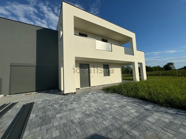 casa indipendente in vendita a Santa Giustina in Colle in zona Fratte