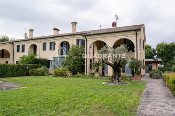 casa indipendente in vendita a Santa Giustina in Colle in zona Fratte