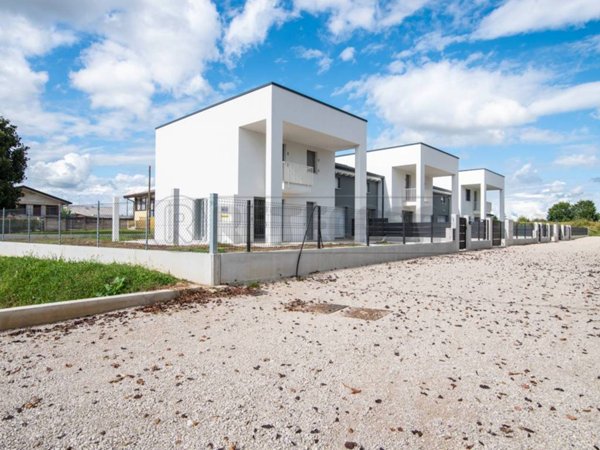 casa indipendente in vendita a Santa Giustina in Colle