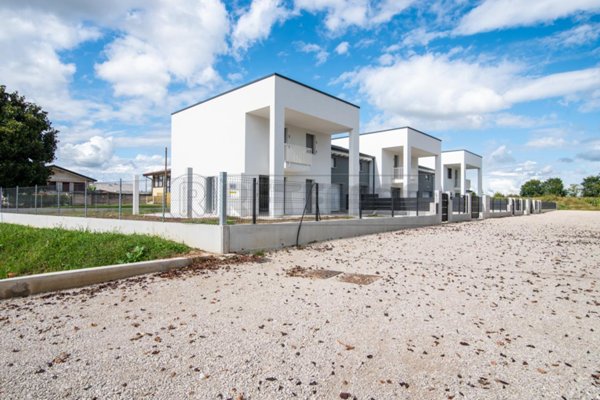 casa indipendente in vendita a Santa Giustina in Colle
