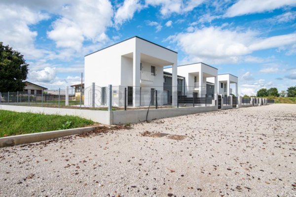 casa indipendente in vendita a Santa Giustina in Colle