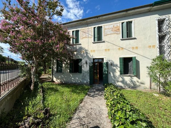 casa indipendente in vendita a Santa Giustina in Colle