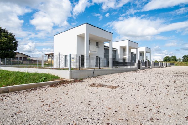 casa indipendente in vendita a Santa Giustina in Colle in zona Fratte