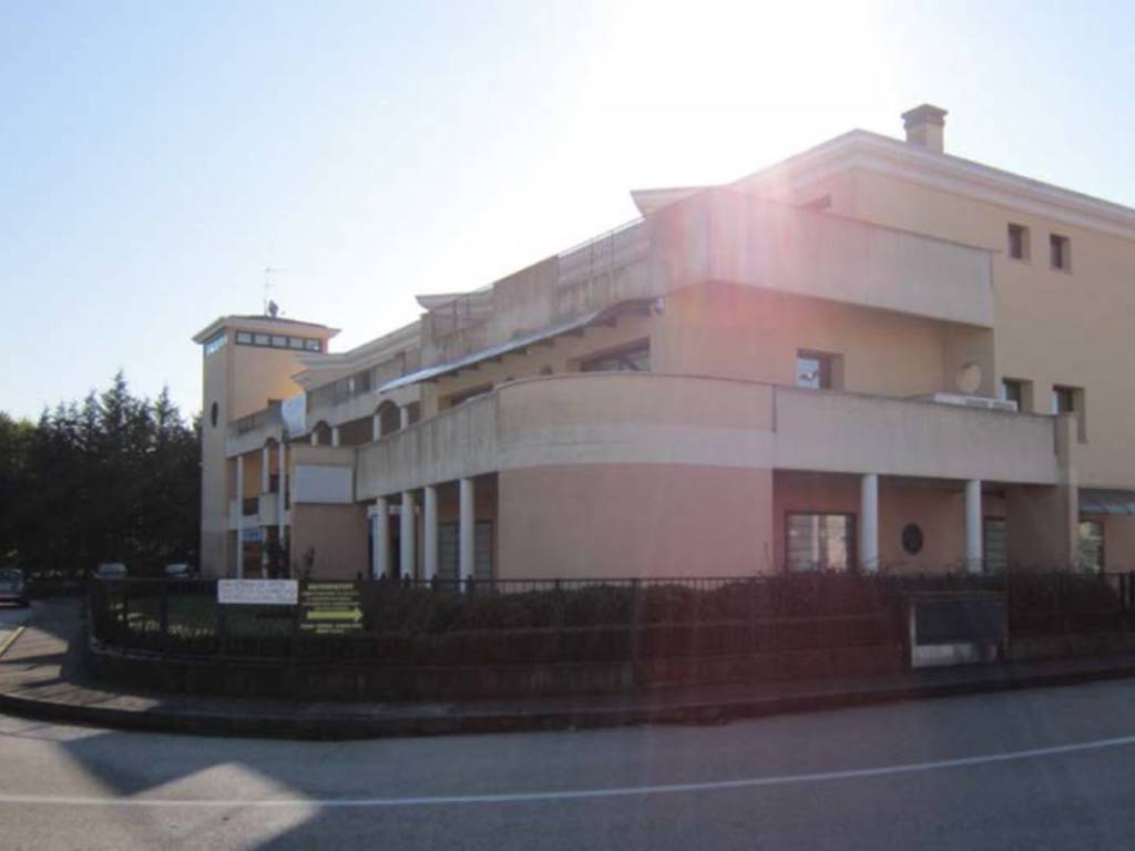 ufficio in vendita a Santa Giustina in Colle in zona Fratte