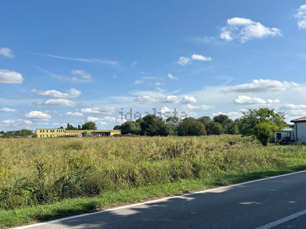 terreno in vendita a Santa Giustina in Colle in zona Fratte