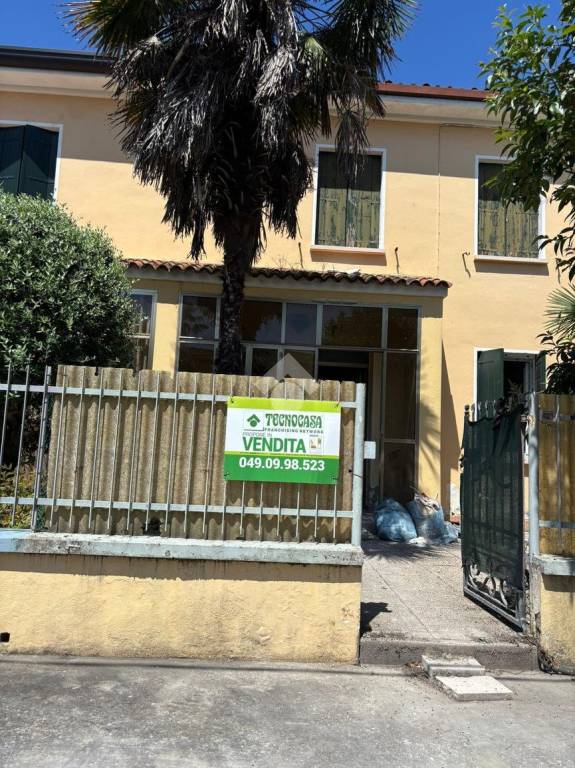 casa indipendente in vendita a Sant'Angelo di Piove di Sacco in zona Vigorovea